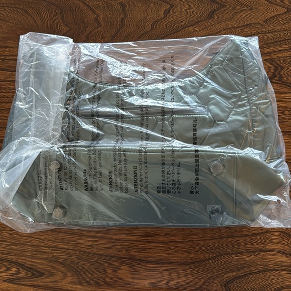 Lug Winger, Metallic Olive, NWT - Picture 5 of 11